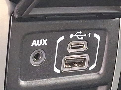 Used 2025 Jeep Wrangler Willys image 19