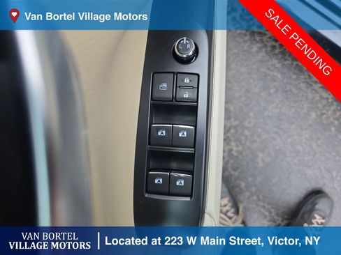 Used 2019 Toyota Camry XLE image 12