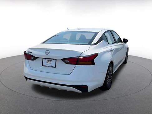 Used 2025 Nissan Altima 2.5 SV FWD image 13