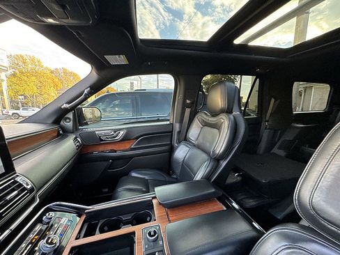 Used 2019 Lincoln Navigator Reserve image 23