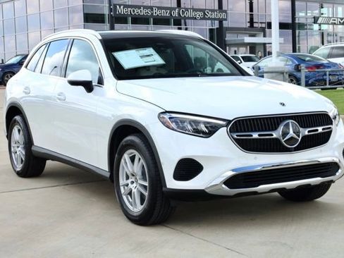 Used 2025 Mercedes-Benz GLC 300 4MATIC image 3