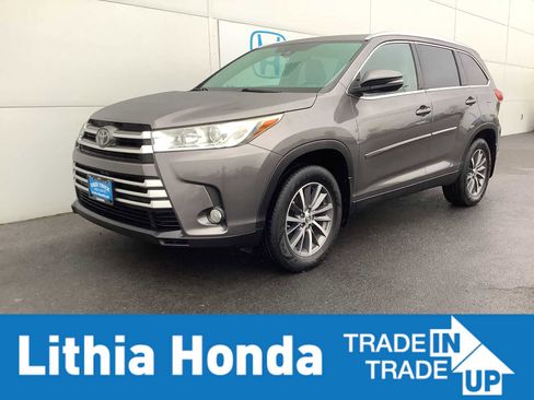 Used 2019 Toyota Highlander XLE image 1