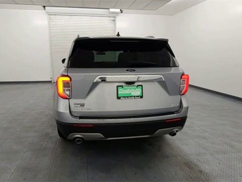 Used 2022 Ford Explorer Limited w/ Equipment Group 301A image 7