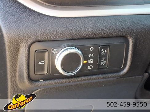 Used 2022 Ford Explorer XLT image 19