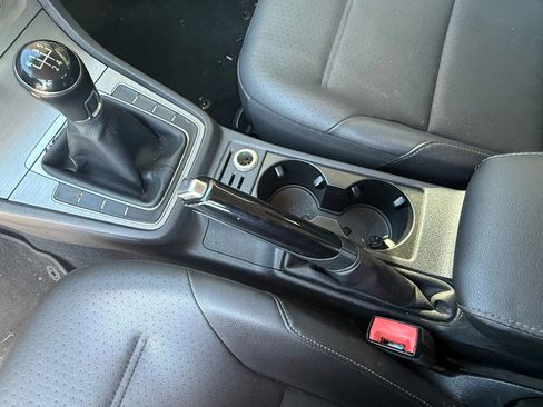 Used 2015 Volkswagen Golf S image 20