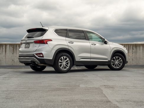 Used 2019 Hyundai Santa Fe SE AWD/4WD image 4