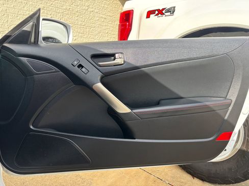 Used 2016 Hyundai Genesis Coupe 3.8 image 44