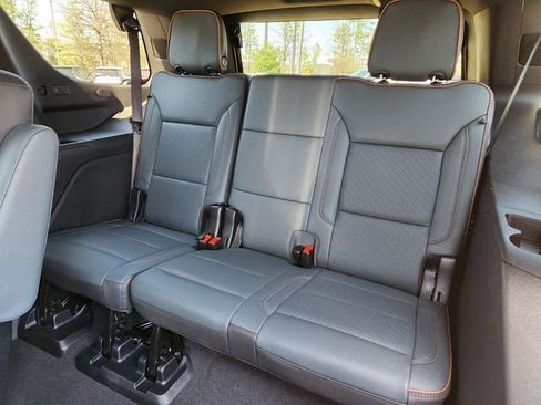Used 2025 GMC Yukon AT4 w/ AT4 Premium Package image 18
