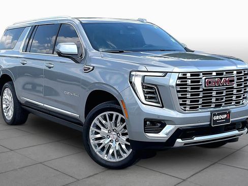 Used 2025 GMC Yukon XL Denali w/ Sun & Power Step Package RWD image 3