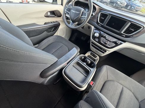 Used 2018 Chrysler Pacifica Touring Plus FWD image 29
