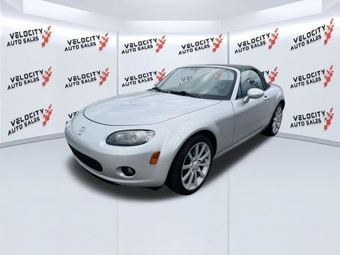 Used 2006 MAZDA MX-5 Miata Grand Touring RWD image 18
