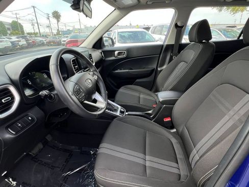 Used 2025 Hyundai Venue SEL FWD image 24