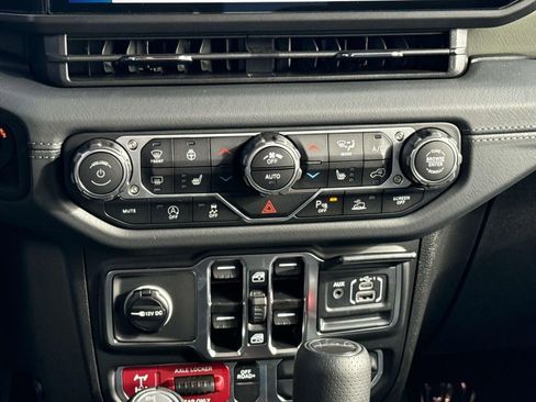 New 2026 Jeep Gladiator Mojave w/ Safety Group image 18