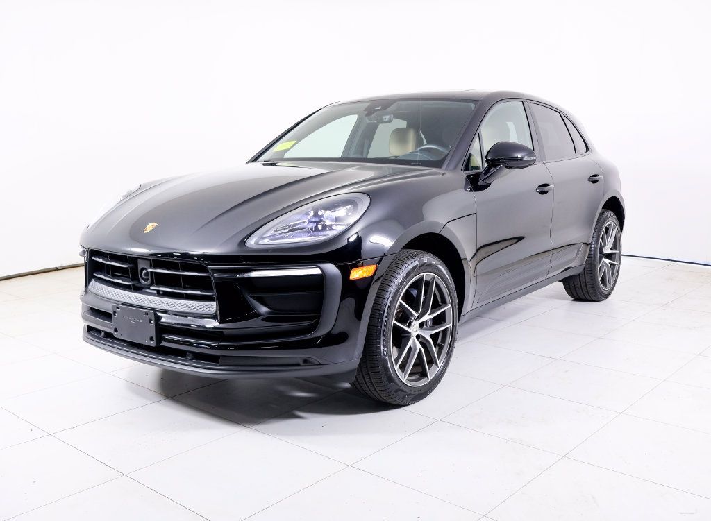 Certified 2026 Porsche Macan AWD/4WD image 1