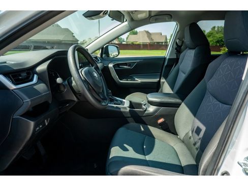 Used 2025 Toyota RAV4 XLE AWD/4WD image 11