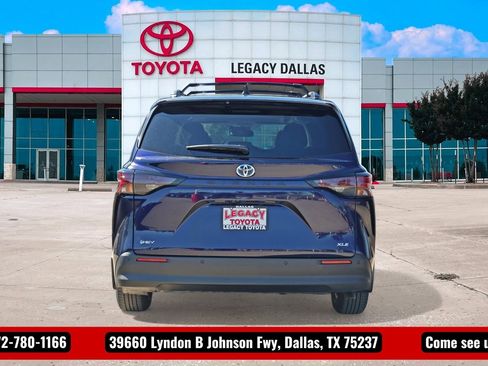 New 2026 Toyota Sienna XLE FWD image 9