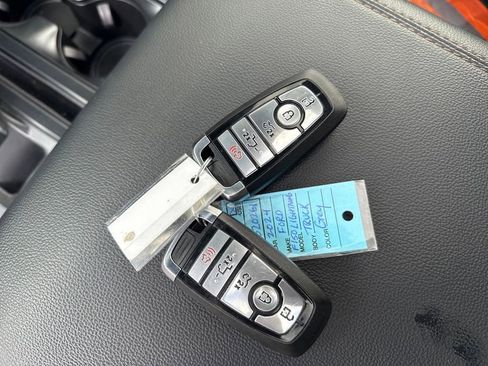 Used 2024 Ford F150 Lightning Lariat image 30