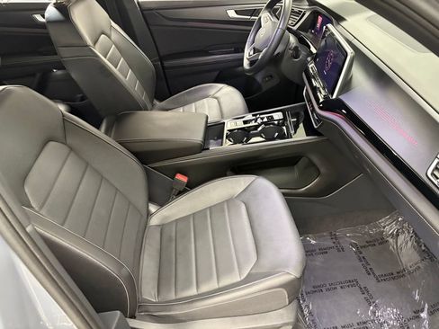 Used 2024 Volkswagen Atlas Cross Sport SEL R-Line AWD/4WD image 48