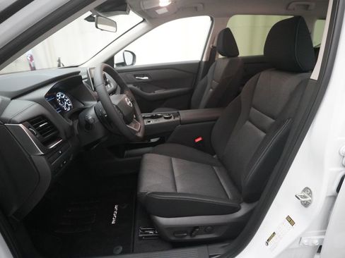 Used 2026 Nissan Rogue SV image 7