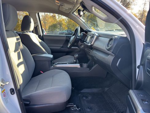 Used 2018 Toyota Tacoma SR5 image 28