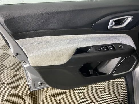 Used 2024 Jeep Compass Latitude image 17