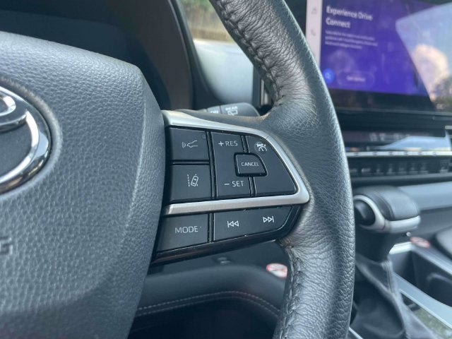 Certified 2025 Toyota Sienna XLE FWD image 23