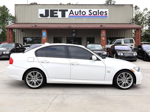 Used 2011 BMW 335i xDrive Sedan AWD/4WD image 8