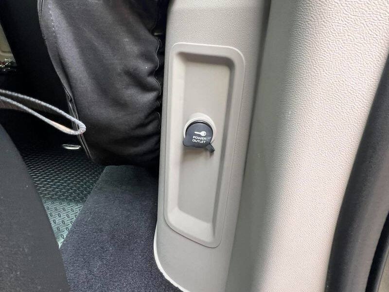 Used 2018 Dodge Grand Caravan SE w/ UConnect Hands-Free Group FWD image 42