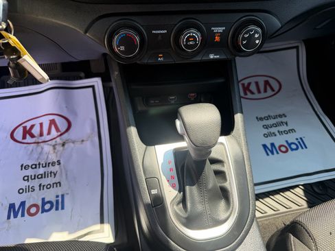 Used 2024 Kia Forte LXS w/ LXS Technology Package FWD image 11