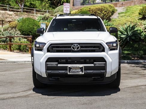 Used 2025 Toyota 4Runner SR5 AWD/4WD image 8