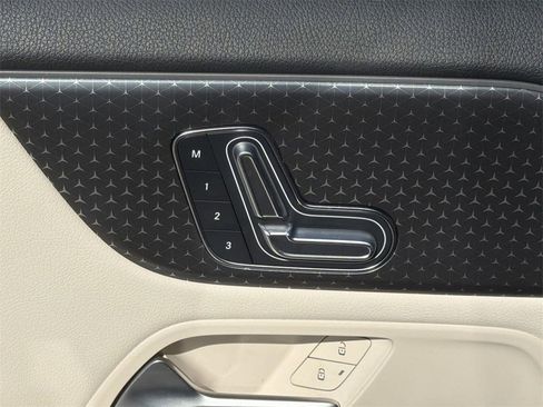 Used 2025 Mercedes-Benz GLA 250 image 21