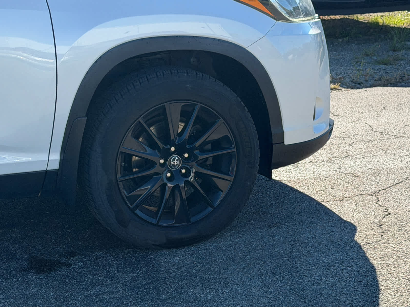 Used 2019 Toyota Highlander SE FWD image 4