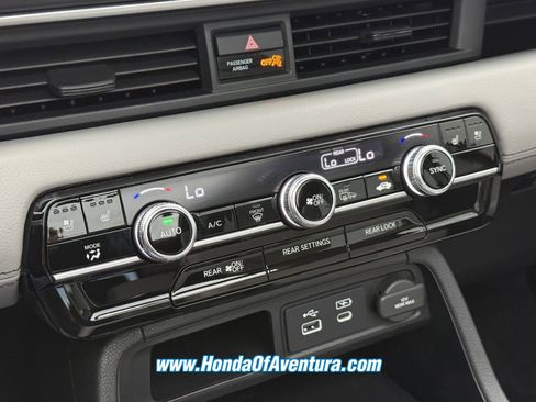 Certified 2025 Honda Pilot Elite image 27