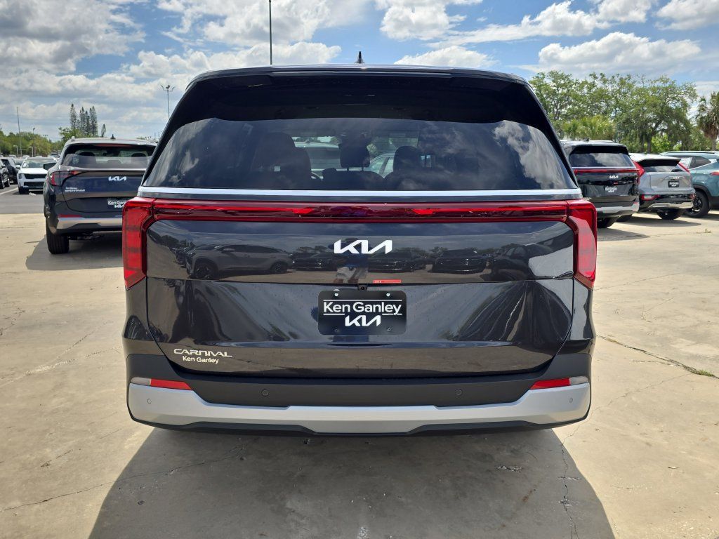 New 2026 Kia Carnival FWD image 7