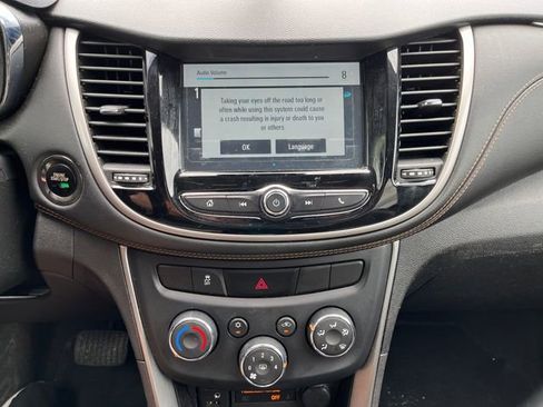 Used 2017 Chevrolet Trax LT w/ Sun & Sound Package image 8