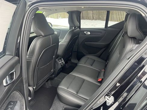 Used 2025 Volvo XC40 B5 Core image 14