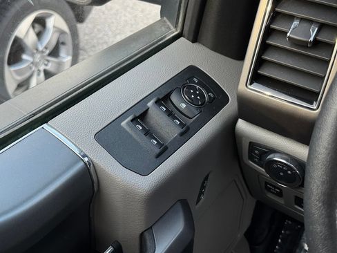 Used 2020 Ford F150 XLT w/ Equipment Group 302A Luxury AWD/4WD image 32