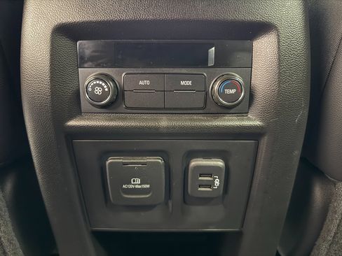 Used 2023 Chevrolet Traverse RS image 45