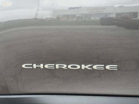 Used 2014 Jeep Cherokee Latitude w/ Comfort/Convenience Group image 42