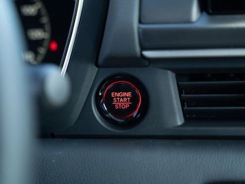 New 2025 Honda Pilot Touring image 28