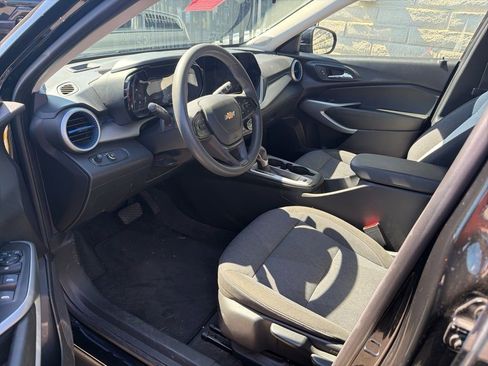 Certified 2024 Chevrolet Trax LS w/ LS Convenience Package image 6