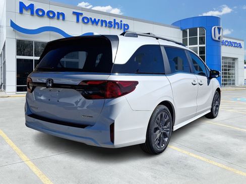 New 2026 Honda Odyssey Touring image 4