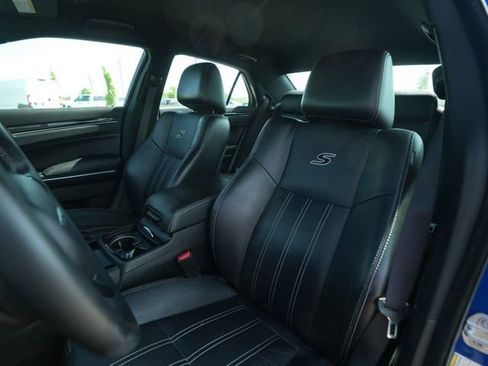 Used 2018 Chrysler 300 S AWD/4WD image 34