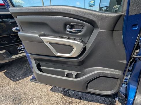Used 2021 Nissan Titan SV w/ SV Convenience Package AWD/4WD image 14