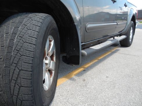 Used 2009 Nissan Frontier SE w/ SE Value Truck Pkg AWD/4WD image 16