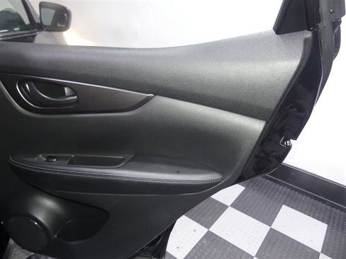 Used 2021 Nissan Rogue Sport S image 26