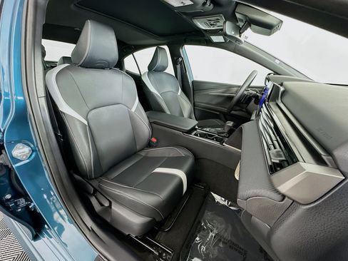 Used 2025 Toyota Camry SE w/ Multimedia Upgrade Package image 28