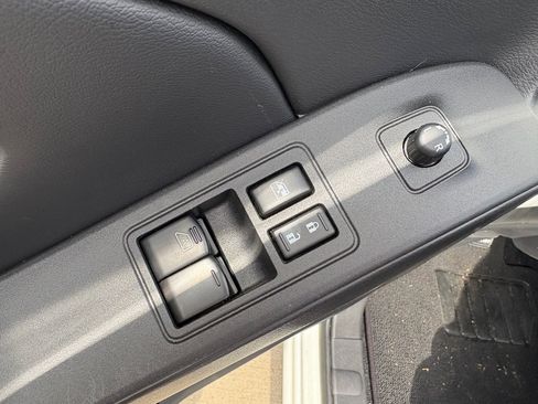 Used 2025 Nissan Frontier SV w/ SV Convenience Package image 11