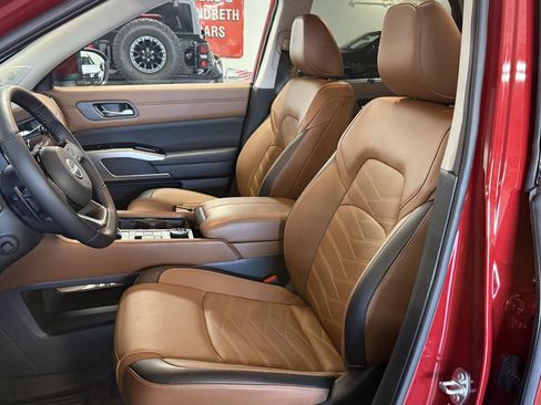 Used 2024 Nissan Pathfinder Platinum w/ Cargo Package AWD/4WD image 13