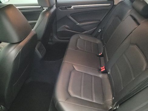 Used 2018 Volkswagen Passat 2.0T R-Line image 18